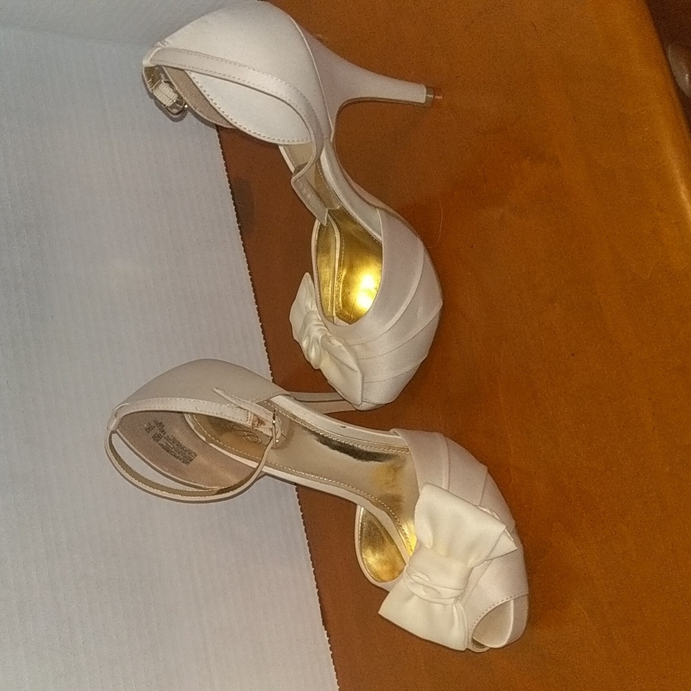Beautiful heels for wedding or prom.